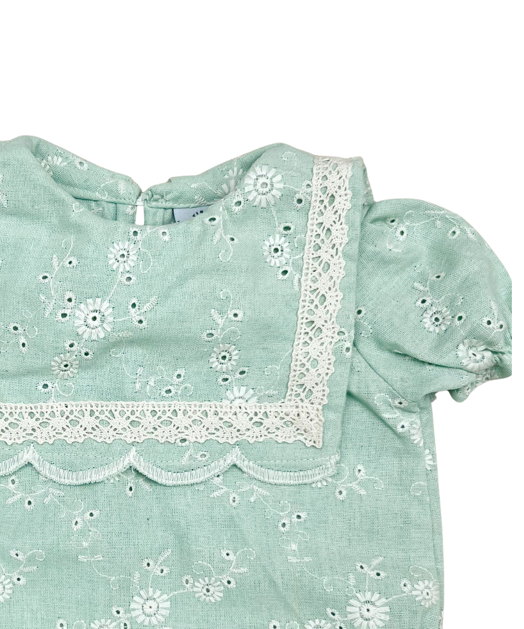 Ranita Color Verde Menta con Flores Bordadas