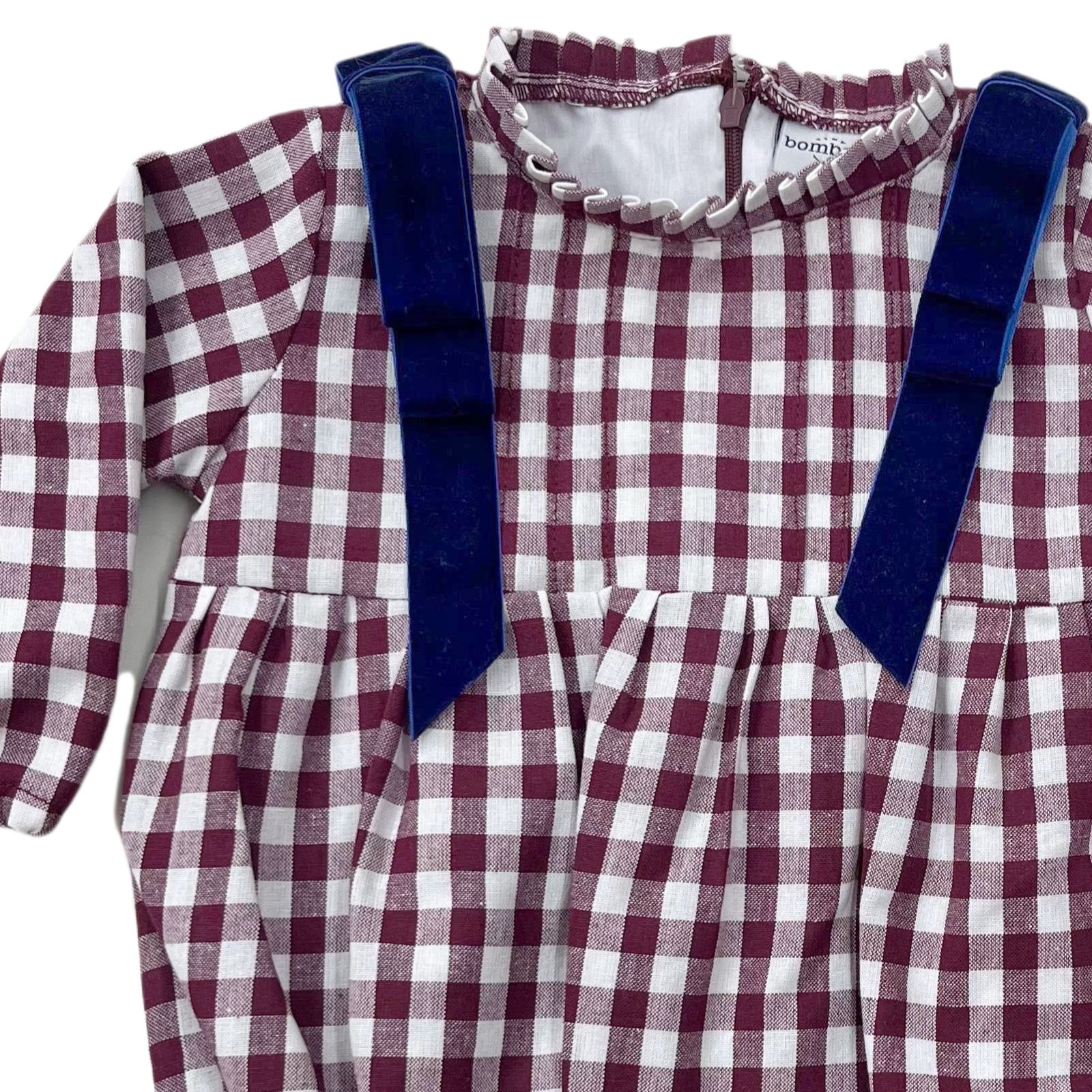 Ranita de cuardos vino con moño azul de terciopelo