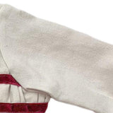 Jesusin Beige con Detalle de Terciopelo Vino