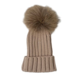 Gorro con Pompon de Pelo de mapache Beige