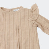 Blusa Beige Plumetti con Olan en Hombros